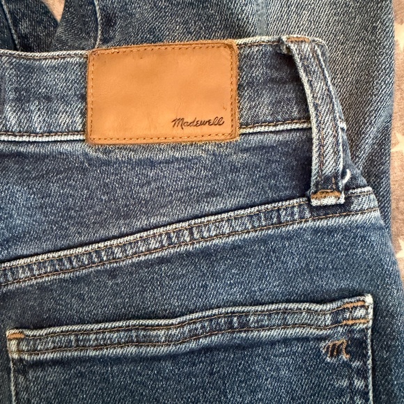 Madewell Slim Demi-Boot Jeans in Sundale
Wash - size 29 - Picture 10 of 10